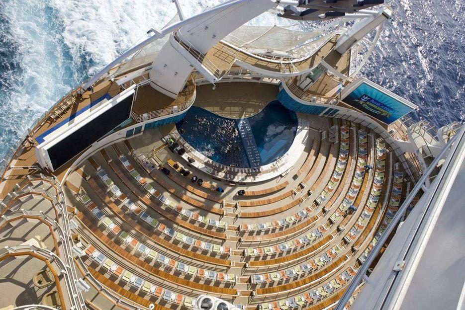 Вид с балкона AquaTheater Suite на Oasis of the Seas