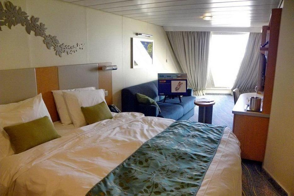 Каюта с окном (Ocean View) на Oasis of the Seas