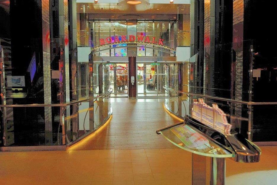 Бульвар Boardwalk на Oasis of the Seas