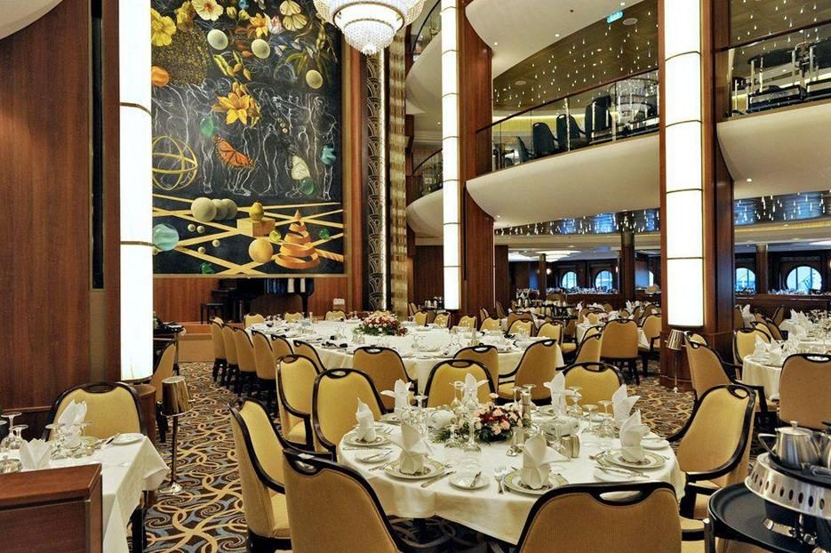 Главный обеденный зал на Oasis of the Seas