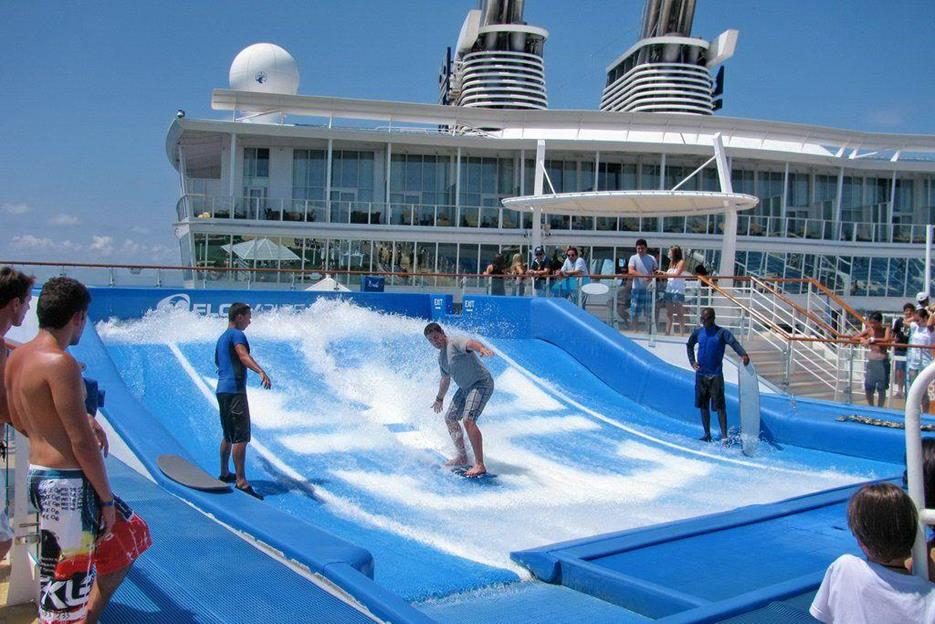 Симулятор сёрфинга FlowRider на Oasis of the Seas